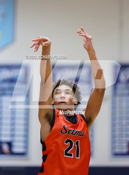 Thumbnail 3 in Selma vs. Tulare Union photogallery.