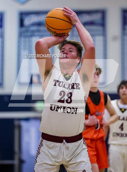 Thumbnail 3 in Selma vs. Tulare Union photogallery.