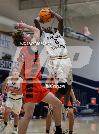 Thumbnail 1 in Selma vs. Tulare Union photogallery.