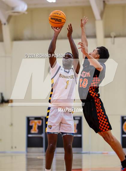 Thumbnail 1 in Selma vs. Sunnyside photogallery.