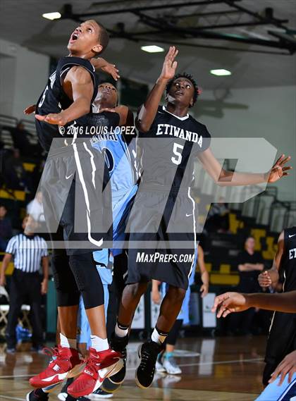Thumbnail 2 in Etiwanda vs. Centennial (The Classic at Damien) photogallery.