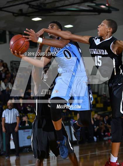 Thumbnail 2 in Etiwanda vs. Centennial (The Classic at Damien) photogallery.