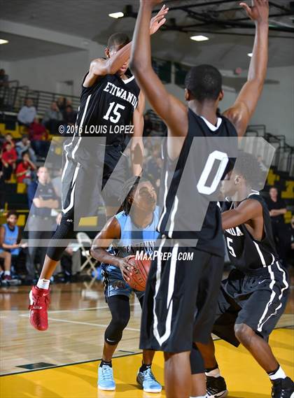 Thumbnail 2 in Etiwanda vs. Centennial (The Classic at Damien) photogallery.