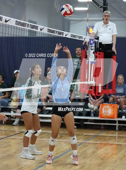 Thumbnail 1 in Canterbury vs Pine Crest (Nike Tournament of Champions) photogallery.