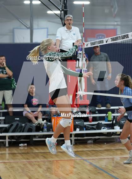 Thumbnail 1 in Canterbury vs Pine Crest (Nike Tournament of Champions) photogallery.