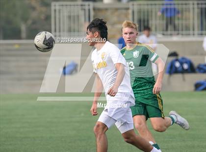 Thumbnail 2 in El Toro vs. Edison (Hawks Invitational) photogallery.