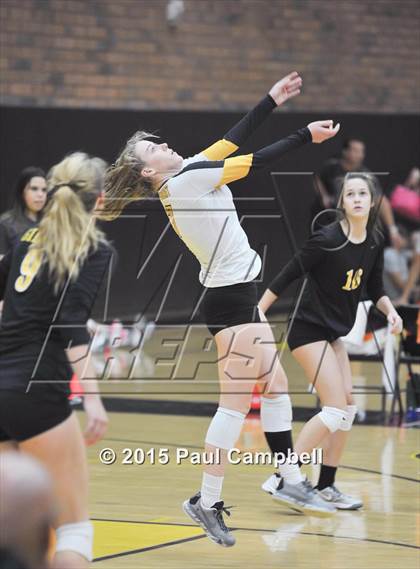 Thumbnail 2 in Gilbert vs Sunnyslope (Gilbert Invitational) photogallery.