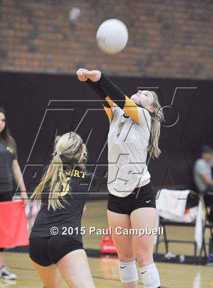 Thumbnail 2 in Gilbert vs Sunnyslope (Gilbert Invitational) photogallery.