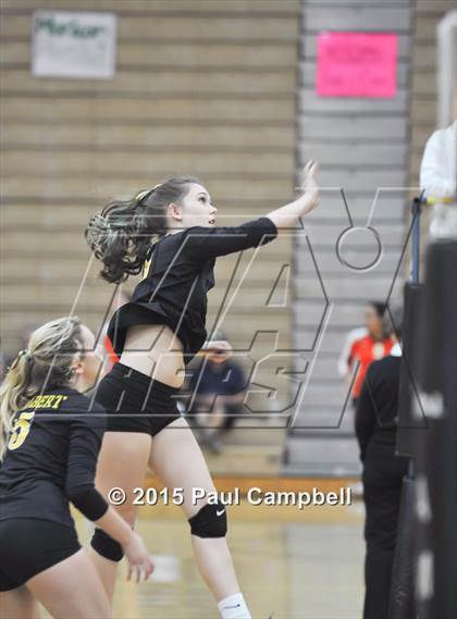 Thumbnail 3 in Gilbert vs Sunnyslope (Gilbert Invitational) photogallery.