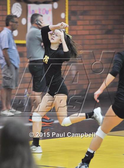 Thumbnail 3 in Gilbert vs Sunnyslope (Gilbert Invitational) photogallery.