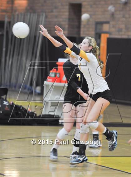 Thumbnail 2 in Gilbert vs Sunnyslope (Gilbert Invitational) photogallery.