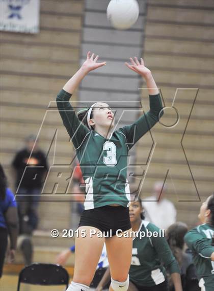 Thumbnail 2 in Gilbert vs Sunnyslope (Gilbert Invitational) photogallery.