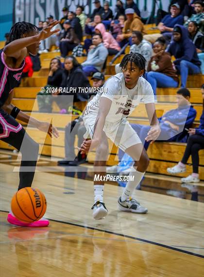 Thumbnail 3 in Woodcreek vs. Lincoln (Sheldon's Block Party Showcase) photogallery.