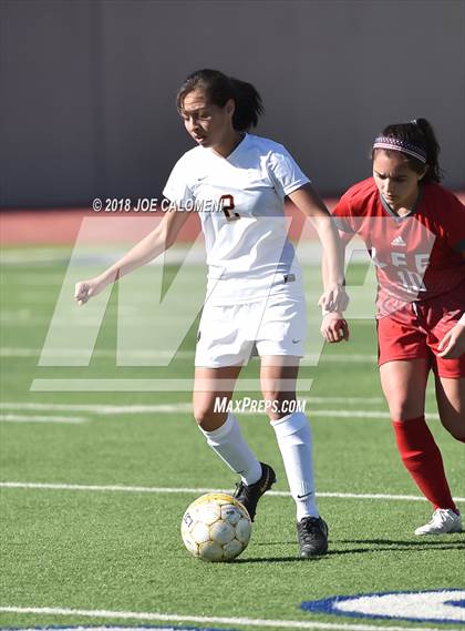 Thumbnail 3 in Lee [Robert E.] vs Harlandale (SAISD Tournament) photogallery.