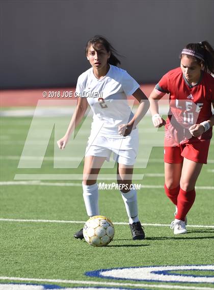 Thumbnail 2 in Lee [Robert E.] vs Harlandale (SAISD Tournament) photogallery.
