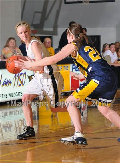 Thumbnail 3 in Mt. Vernon vs Marion (Regional Playoffs) photogallery.