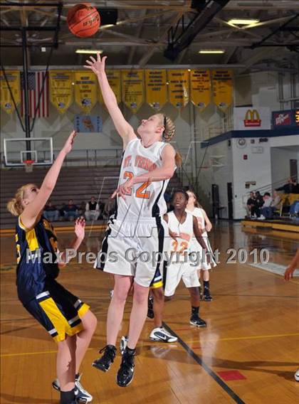 Thumbnail 1 in Mt. Vernon vs Marion (Regional Playoffs) photogallery.
