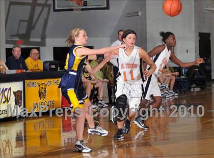 Thumbnail 2 in Mt. Vernon vs Marion (Regional Playoffs) photogallery.