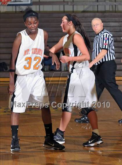 Thumbnail 3 in Mt. Vernon vs Marion (Regional Playoffs) photogallery.