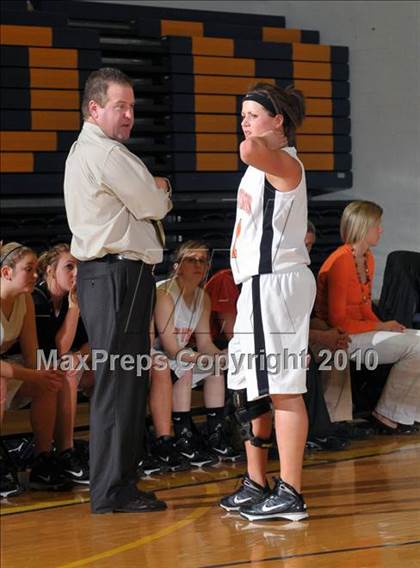 Thumbnail 2 in Mt. Vernon vs Marion (Regional Playoffs) photogallery.