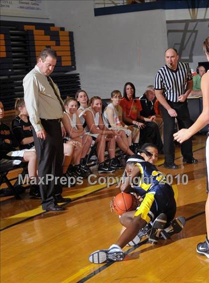 Thumbnail 2 in Mt. Vernon vs Marion (Regional Playoffs) photogallery.