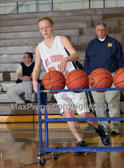 Thumbnail 1 in Mt. Vernon vs Marion (Regional Playoffs) photogallery.