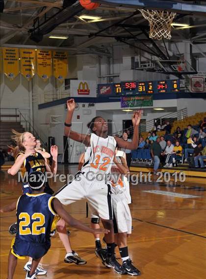Thumbnail 1 in Mt. Vernon vs Marion (Regional Playoffs) photogallery.