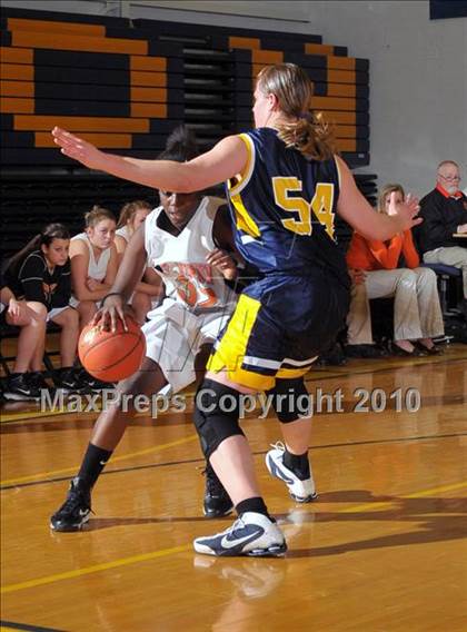 Thumbnail 2 in Mt. Vernon vs Marion (Regional Playoffs) photogallery.