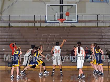 Thumbnail 3 in Mt. Vernon vs Marion (Regional Playoffs) photogallery.