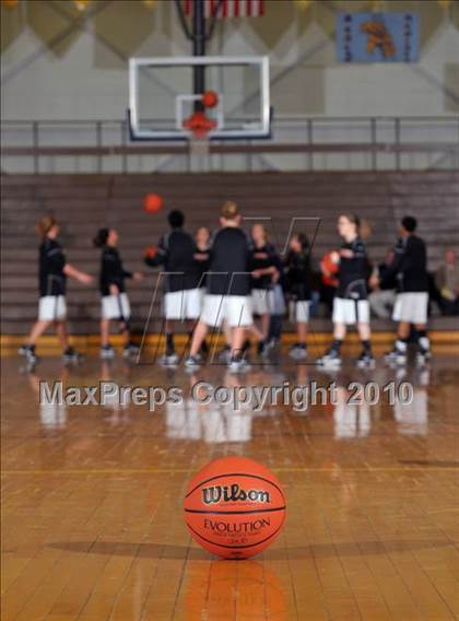Thumbnail 3 in Mt. Vernon vs Marion (Regional Playoffs) photogallery.