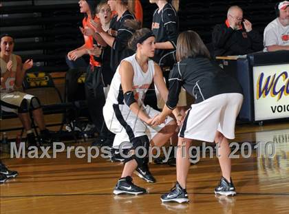 Thumbnail 2 in Mt. Vernon vs Marion (Regional Playoffs) photogallery.