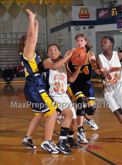Thumbnail 2 in Mt. Vernon vs Marion (Regional Playoffs) photogallery.