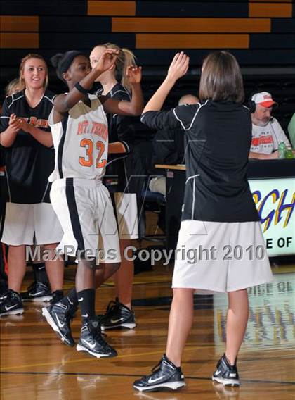 Thumbnail 1 in Mt. Vernon vs Marion (Regional Playoffs) photogallery.