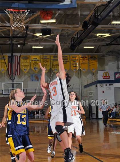 Thumbnail 1 in Mt. Vernon vs Marion (Regional Playoffs) photogallery.