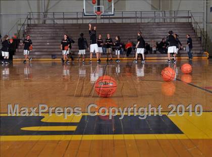 Thumbnail 2 in Mt. Vernon vs Marion (Regional Playoffs) photogallery.
