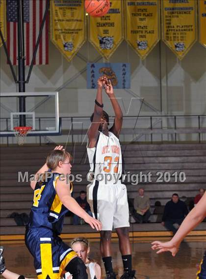 Thumbnail 1 in Mt. Vernon vs Marion (Regional Playoffs) photogallery.