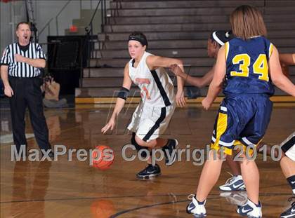 Thumbnail 2 in Mt. Vernon vs Marion (Regional Playoffs) photogallery.
