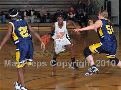 Thumbnail 2 in Mt. Vernon vs Marion (Regional Playoffs) photogallery.