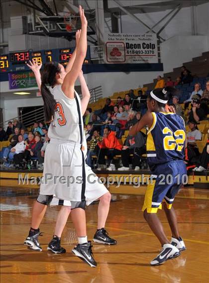 Thumbnail 2 in Mt. Vernon vs Marion (Regional Playoffs) photogallery.