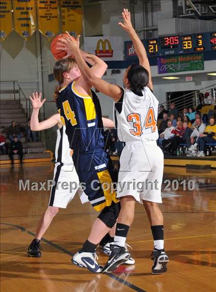 Thumbnail 3 in Mt. Vernon vs Marion (Regional Playoffs) photogallery.