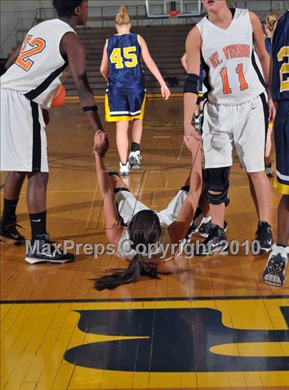 Thumbnail 2 in Mt. Vernon vs Marion (Regional Playoffs) photogallery.