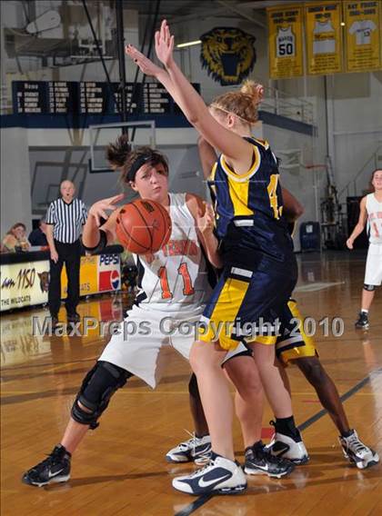 Thumbnail 3 in Mt. Vernon vs Marion (Regional Playoffs) photogallery.