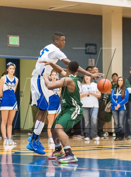 Thumbnail 2 in Moreau Catholic @ Newark Memorial photogallery.