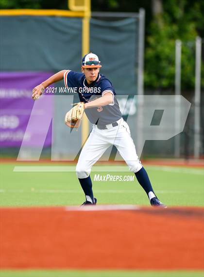 Thumbnail 3 in Hallsville vs. Wakeland (UIL 5A Regional Final) photogallery.