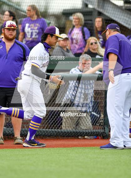Thumbnail 1 in Hallsville vs. Wakeland (UIL 5A Regional Final) photogallery.