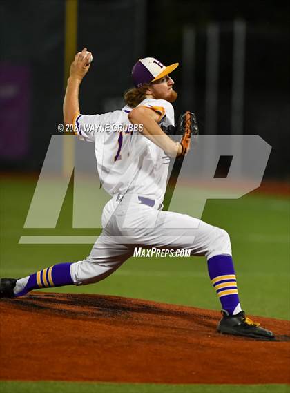 Thumbnail 1 in Hallsville vs. Wakeland (UIL 5A Regional Final) photogallery.