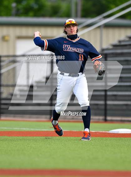 Thumbnail 3 in Hallsville vs. Wakeland (UIL 5A Regional Final) photogallery.