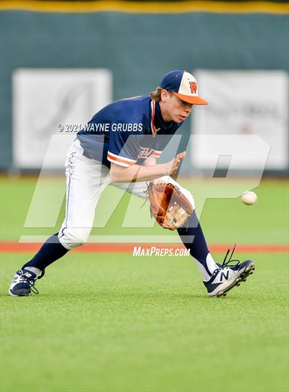 Thumbnail 2 in Hallsville vs. Wakeland (UIL 5A Regional Final) photogallery.