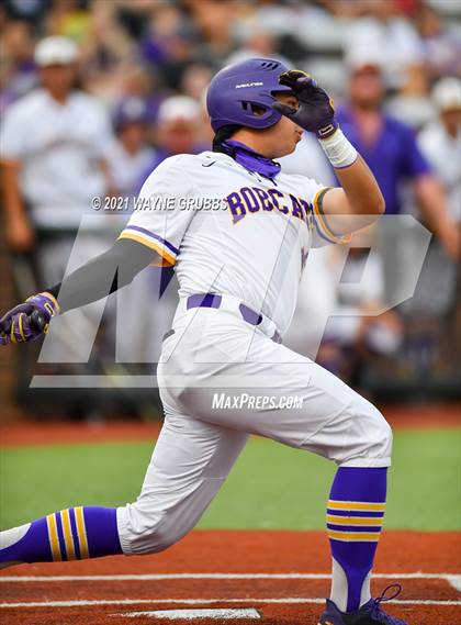 Thumbnail 3 in Hallsville vs. Wakeland (UIL 5A Regional Final) photogallery.