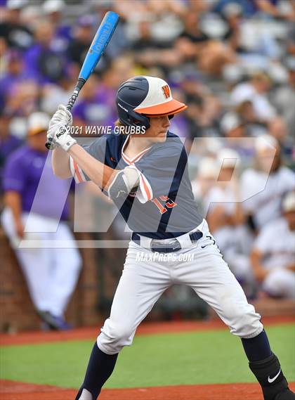 Thumbnail 2 in Hallsville vs. Wakeland (UIL 5A Regional Final) photogallery.